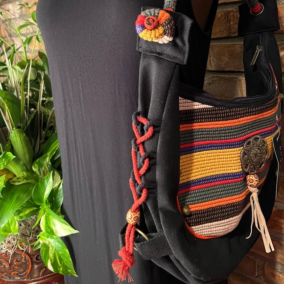 BNWT BU ZHI YUN PURSE.  HOBO STYLE BAG WITH LOTS OF STORAGE SPACE! GREAT DEAL!!! - Picture 6 of 14